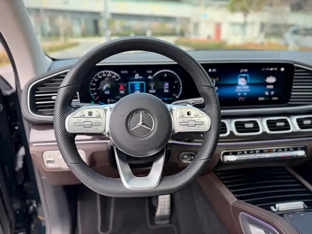 Mercedes-Benz GLS 2023