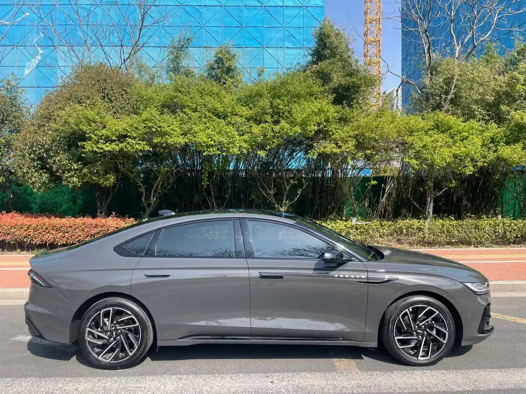 Lincoln Z 2023