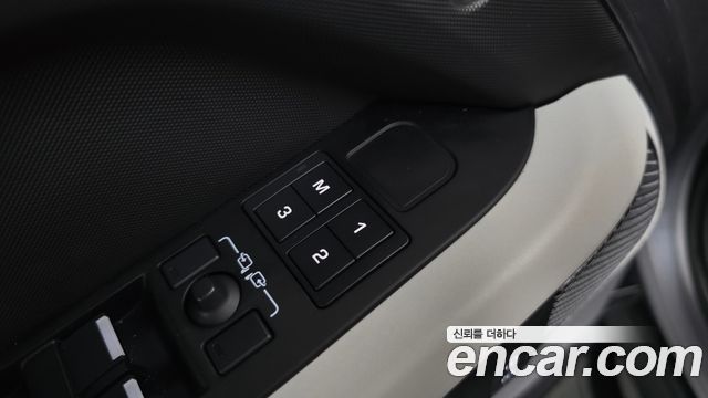 Land Rover Defender 2023