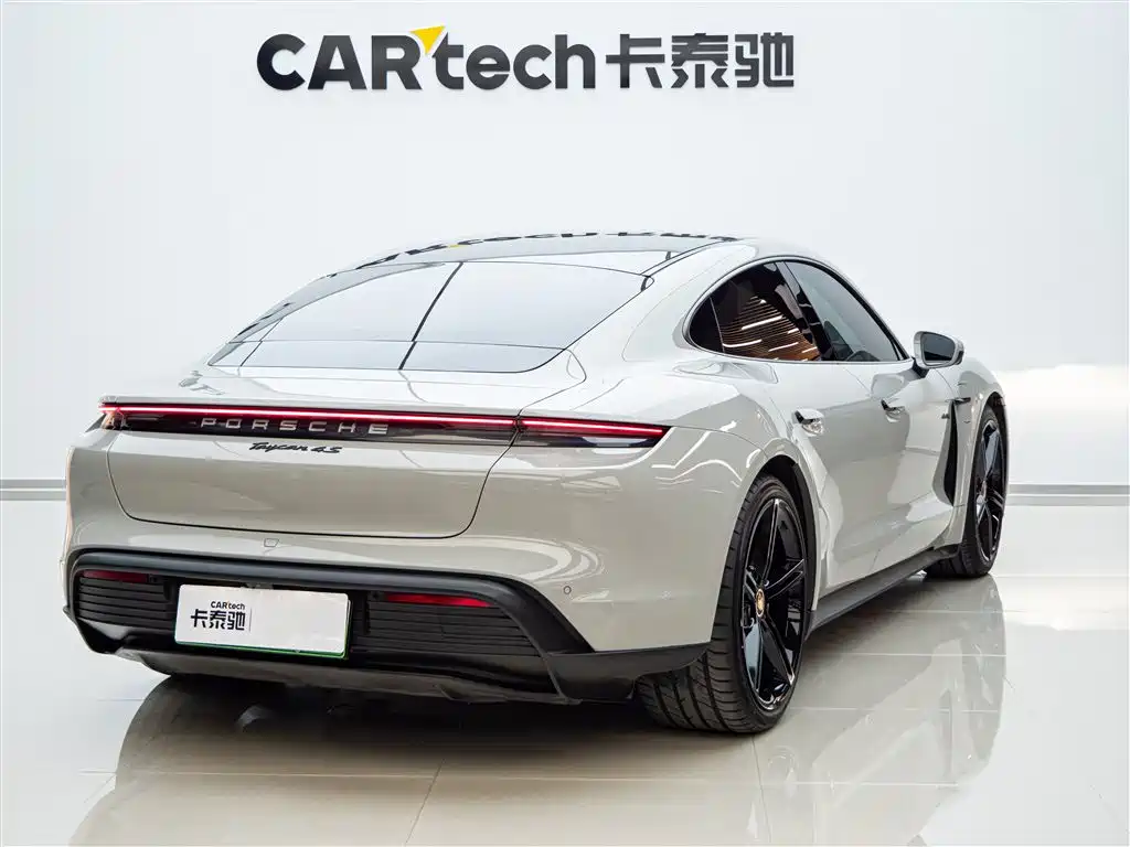 Porsche Taycan 2022