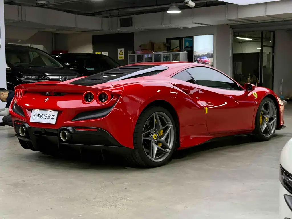 Ferrari F8 2023