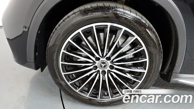 Mercedes-Benz GLC 2023