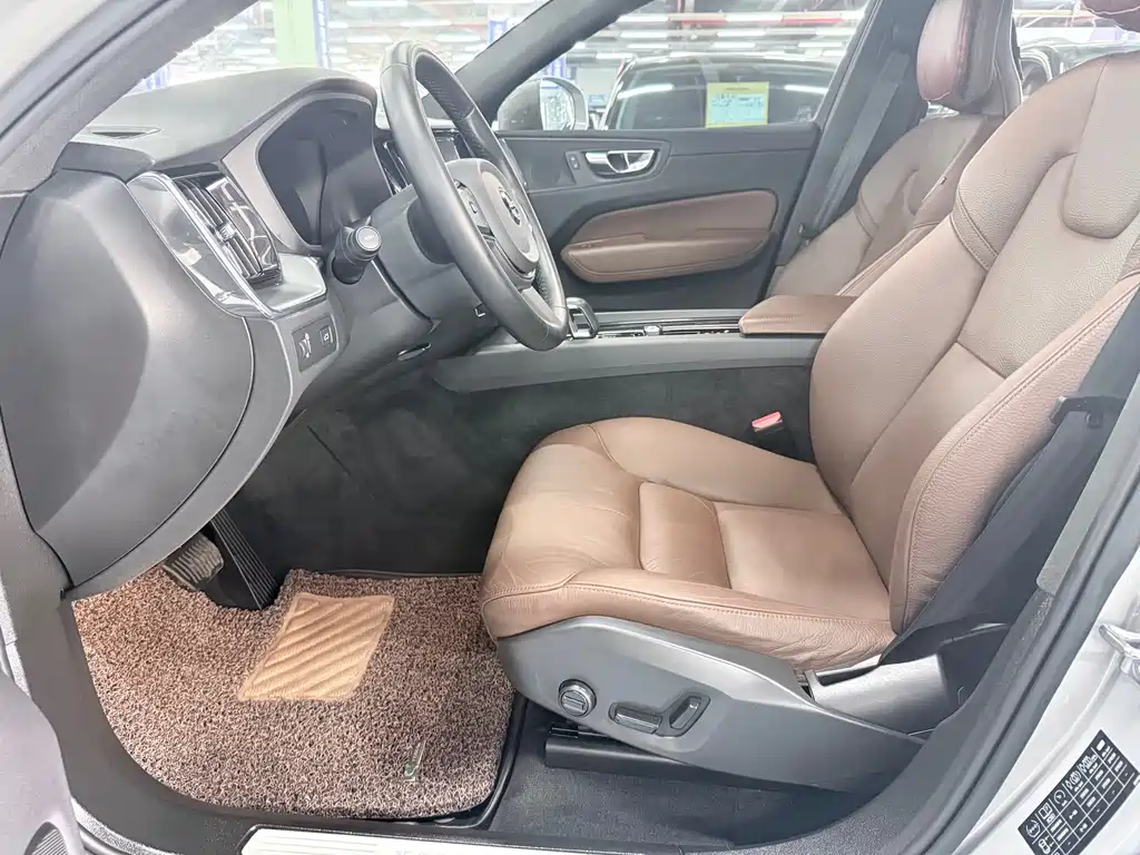 Volvo XC60 2023