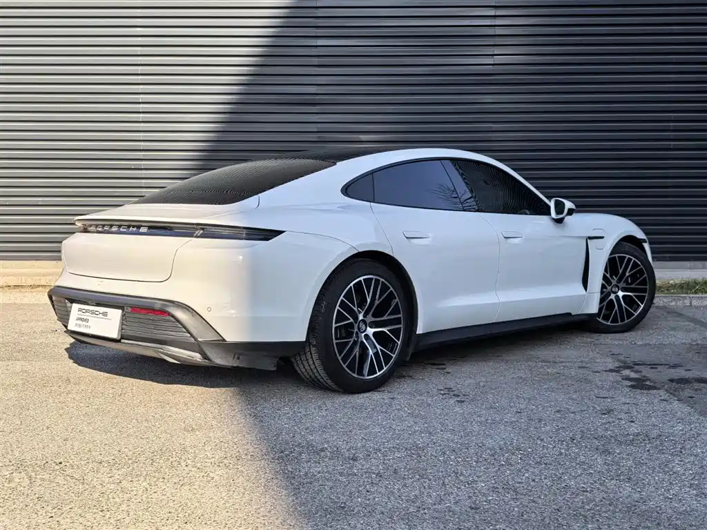 Porsche Taycan 2021
