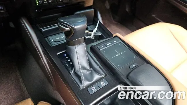 Lexus ES 2020