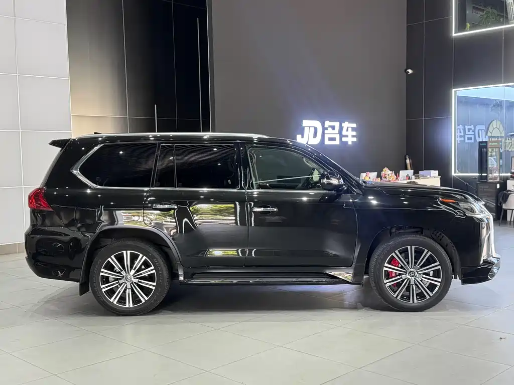 Lexus LX 2022