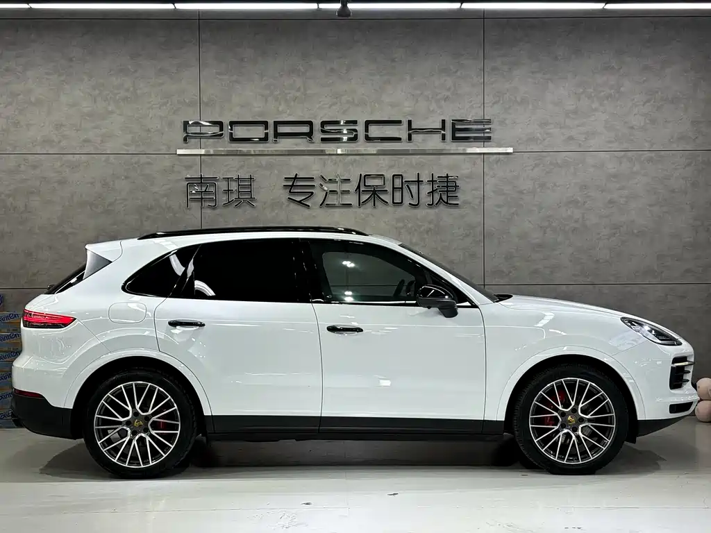 Porsche Cayenne 2021