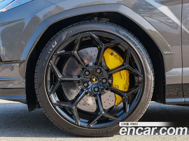 Lamborghini Urus 2024