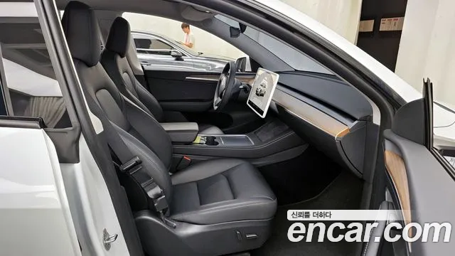 Tesla Model Y 2024