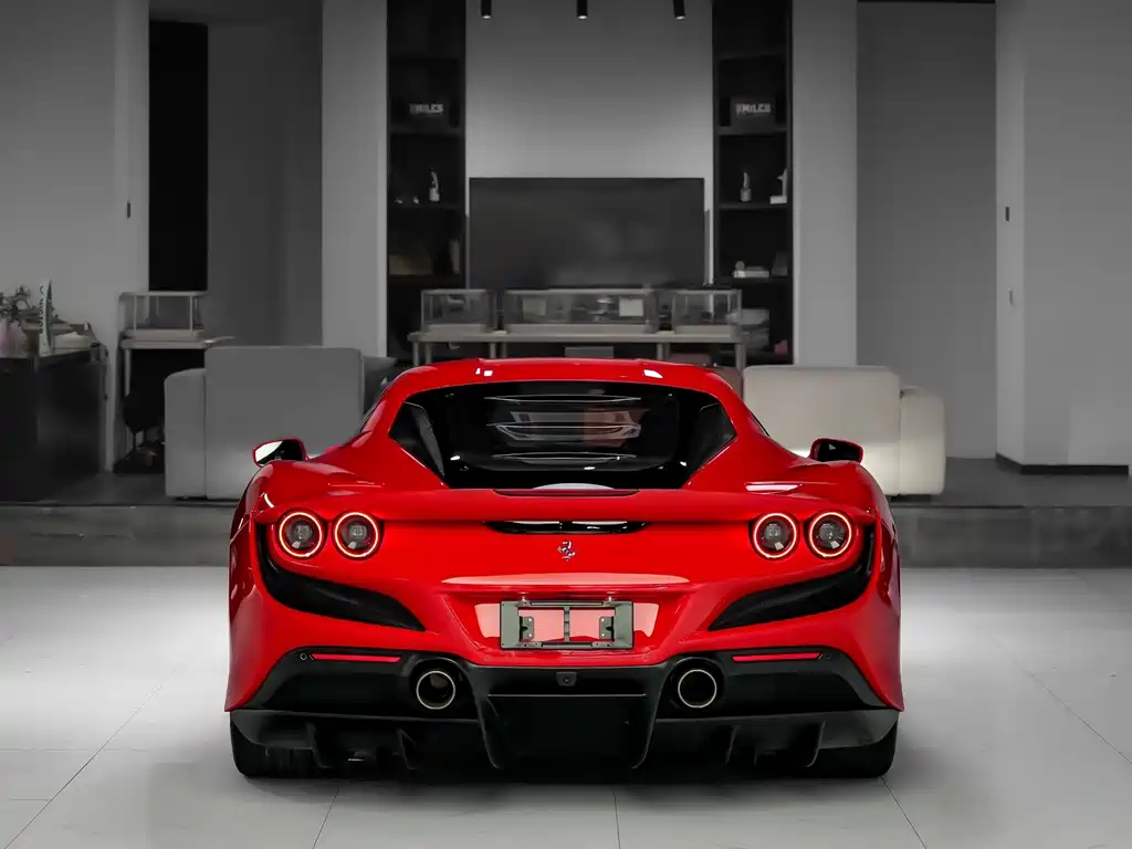 Ferrari F8 2021