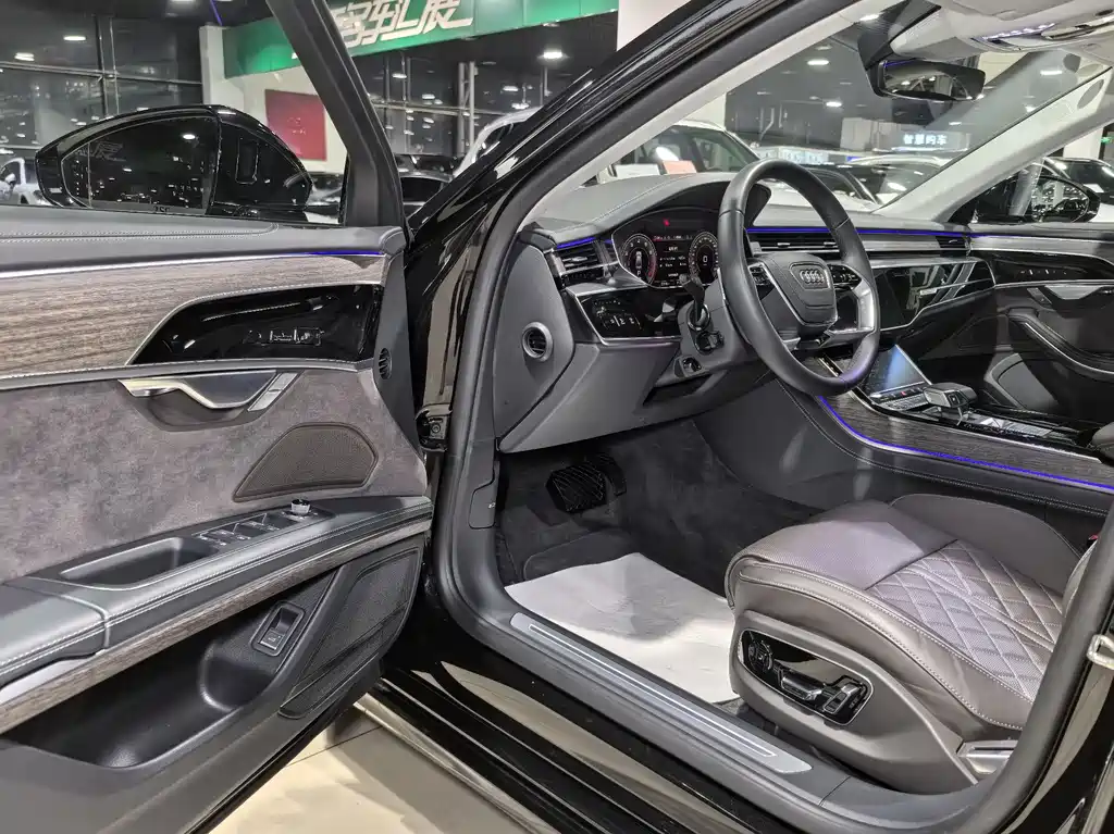 Audi A8 2024
