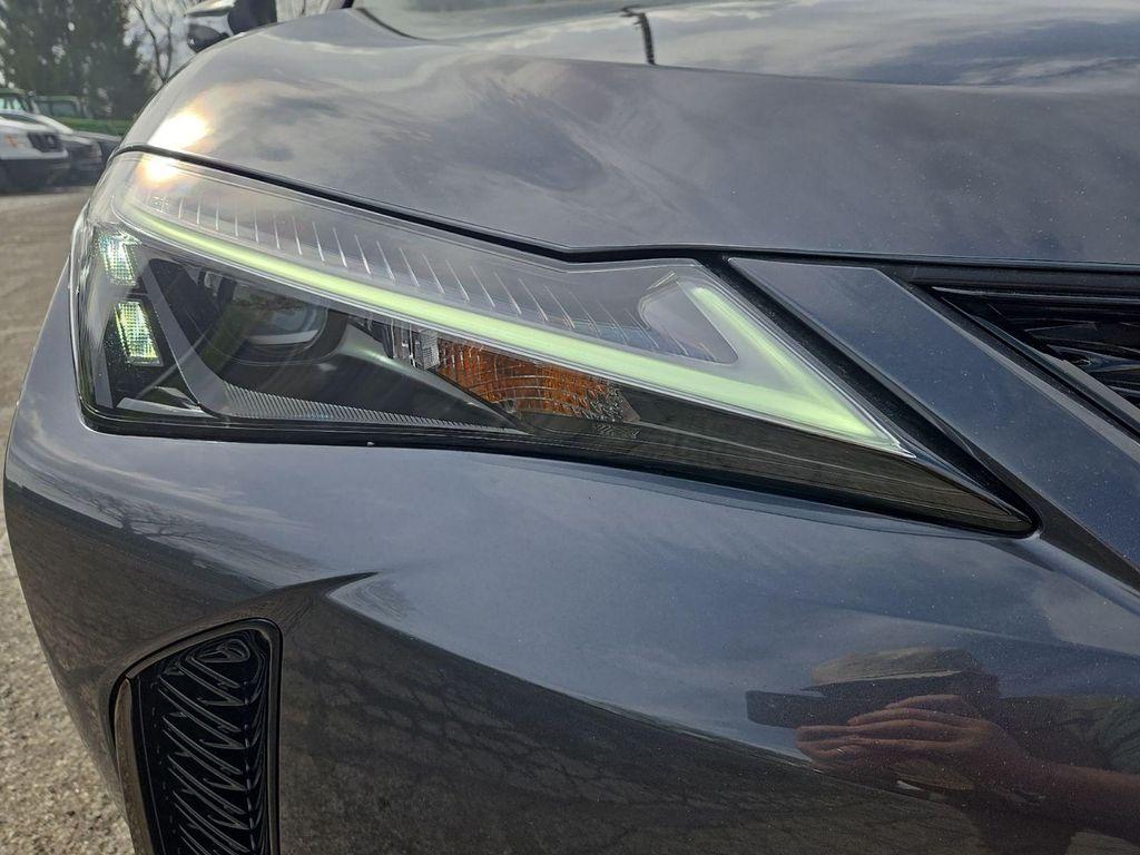 Lexus UX 2026
