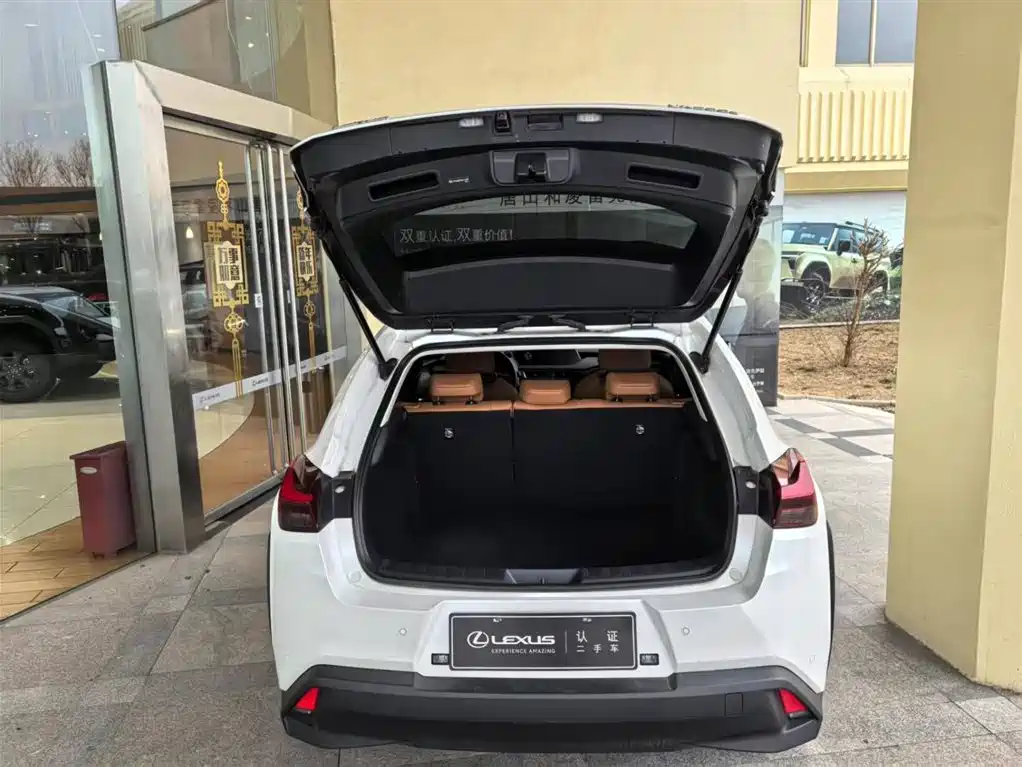 Lexus UX 2022