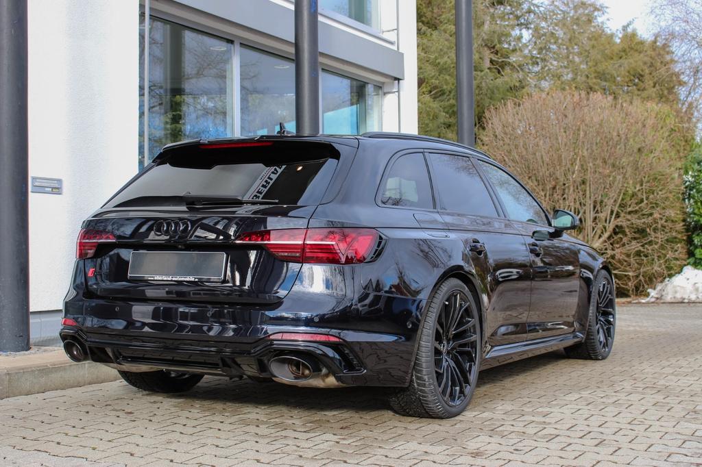 Audi RS4 2023