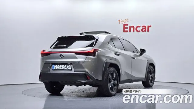 Lexus UX 2024