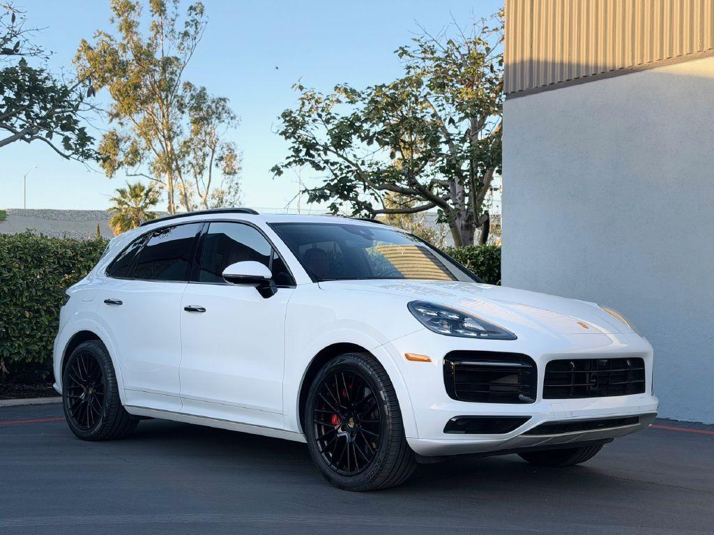 Porsche Cayenne 2021