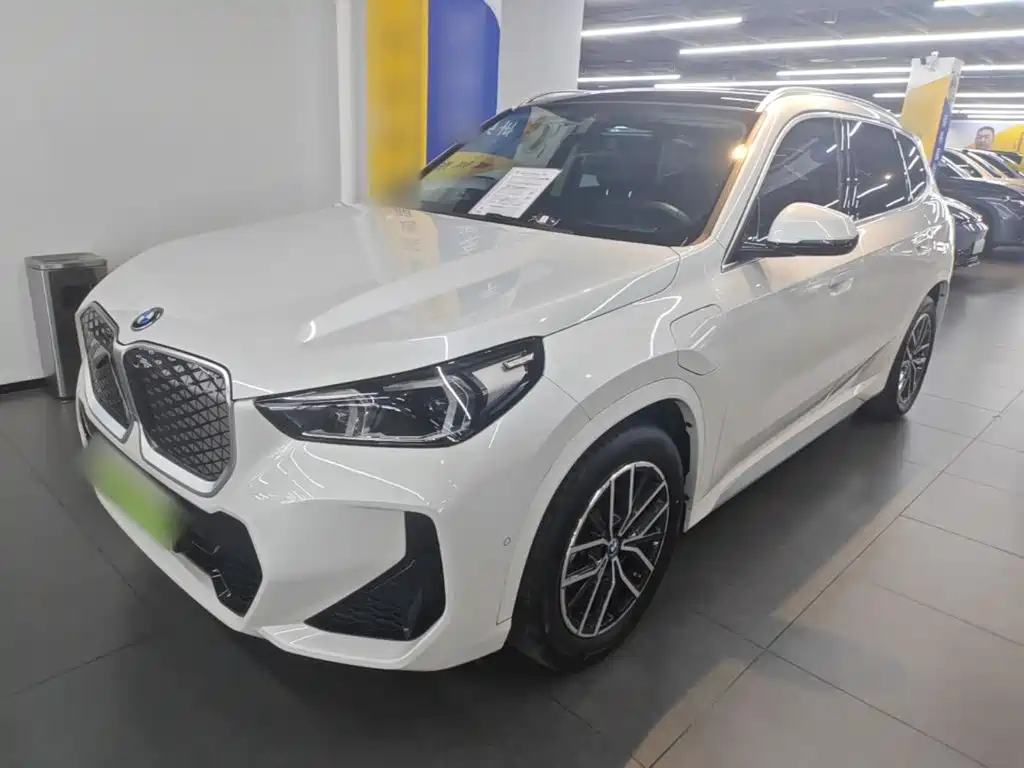 BMW iX1 2025