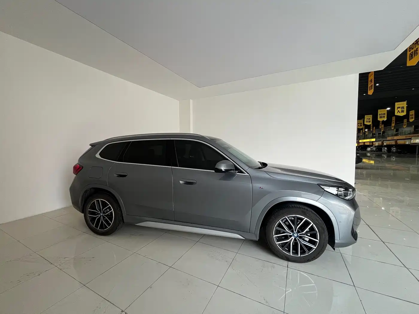 BMW iX1 2025
