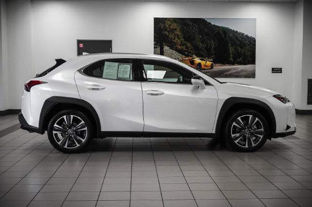 Lexus UX 2024