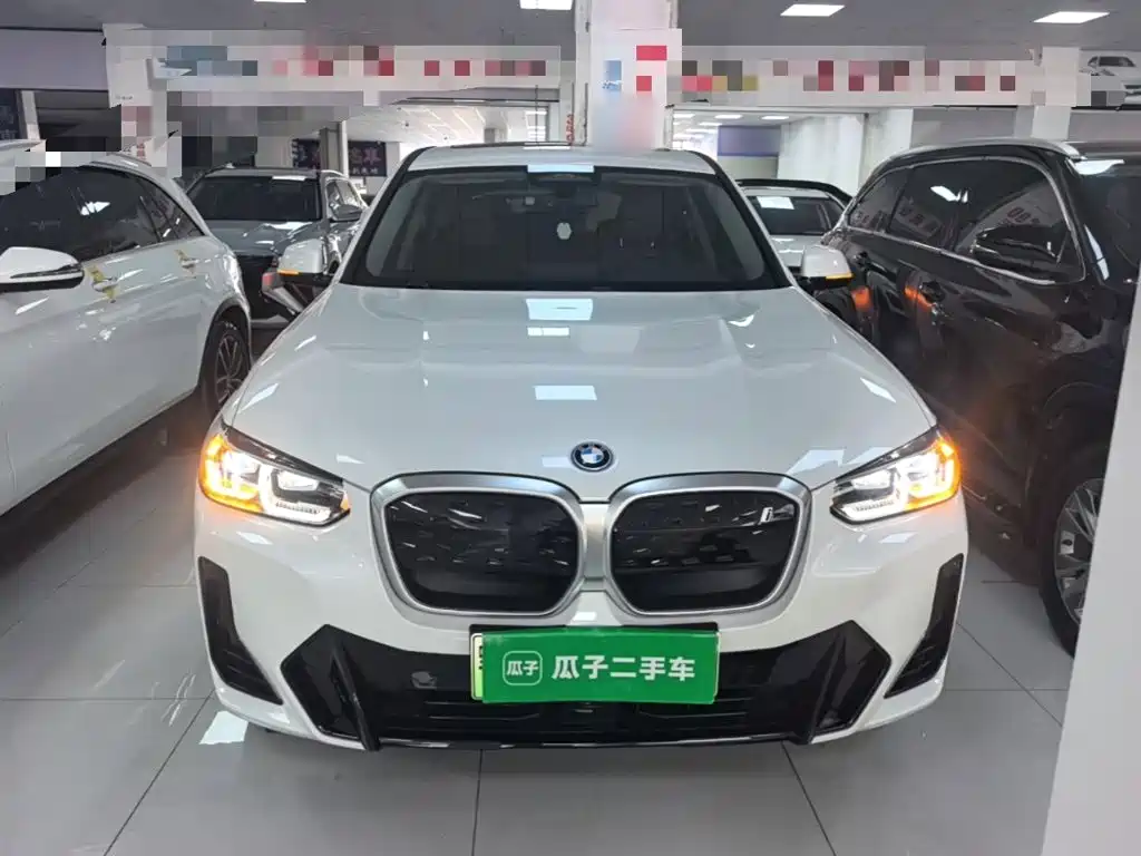 BMW iX3 2024