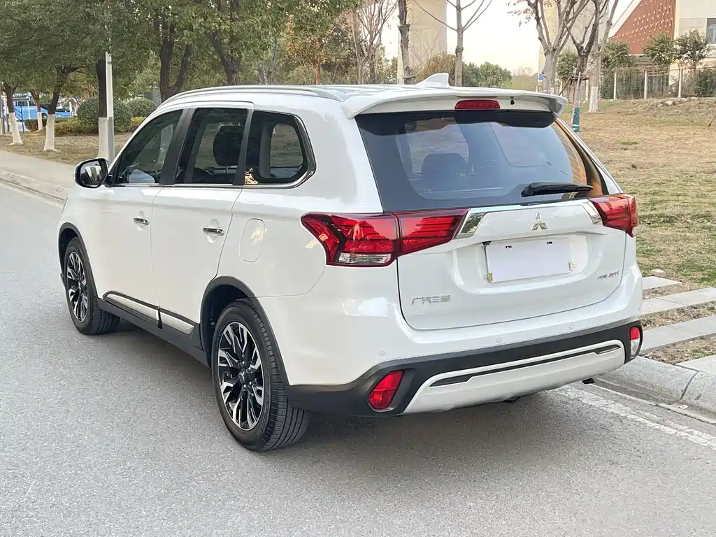 Mitsubishi Outlander 2020
