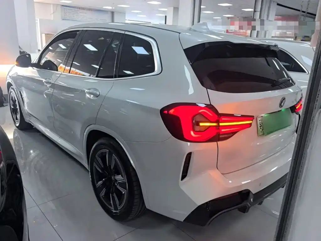 BMW iX3 2024