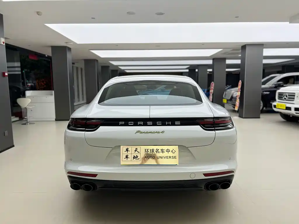 Porsche Panamera 2021