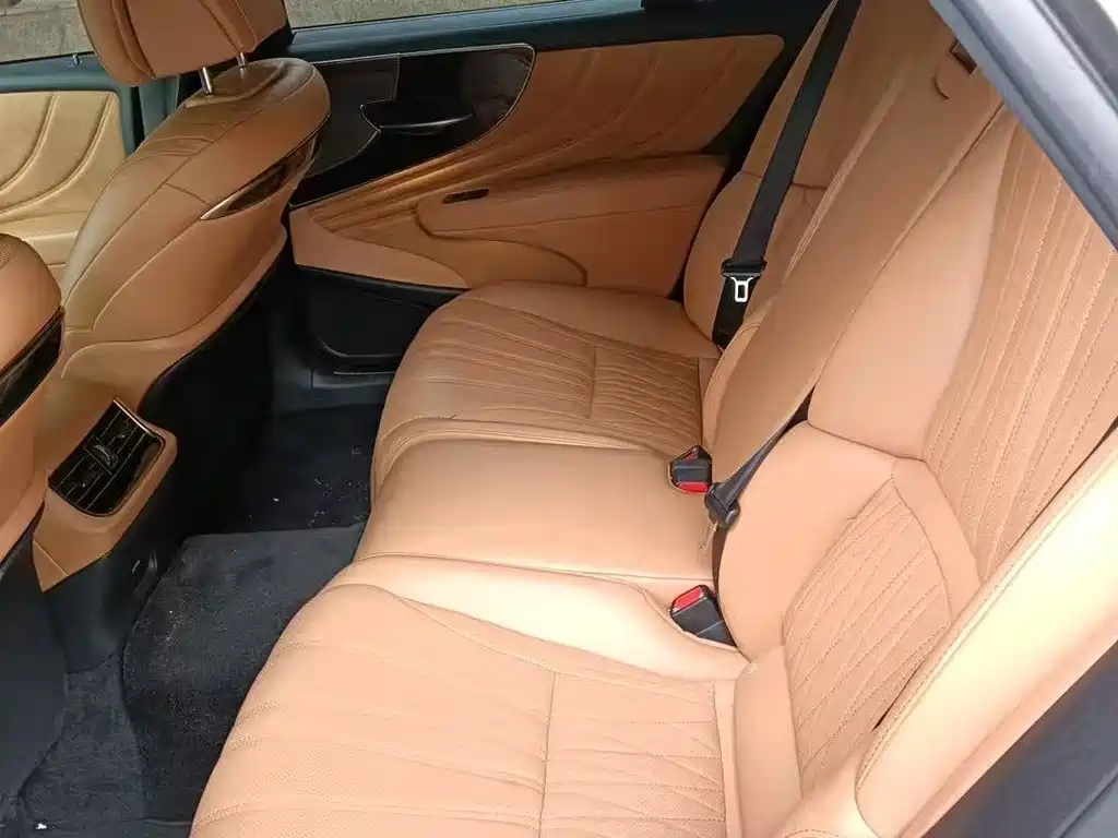 Lexus LS 2021