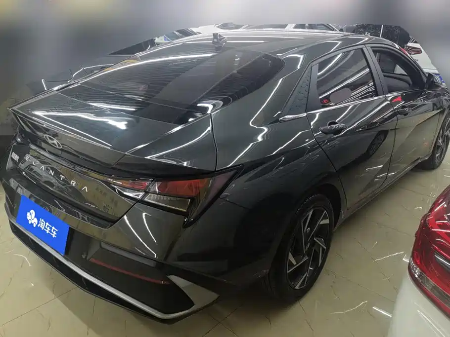 Hyundai Elantra 2024