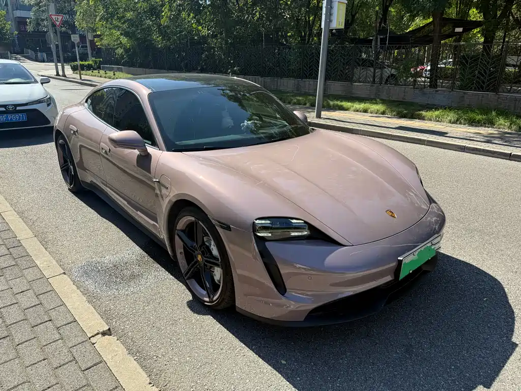 Porsche Taycan 2023
