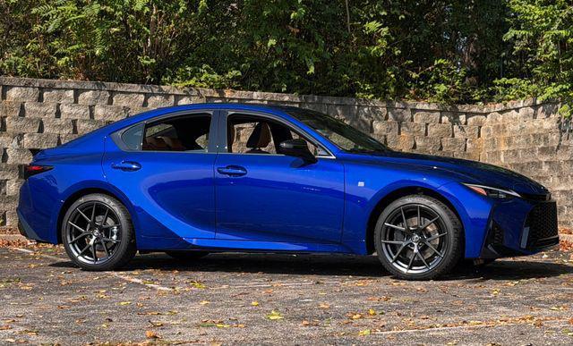 Lexus IS 2026