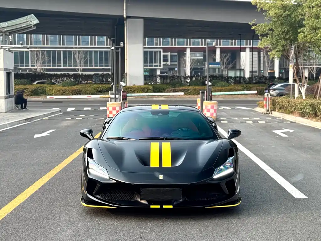 Ferrari F8 2023