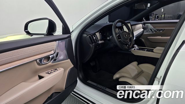 Volvo S90 2025