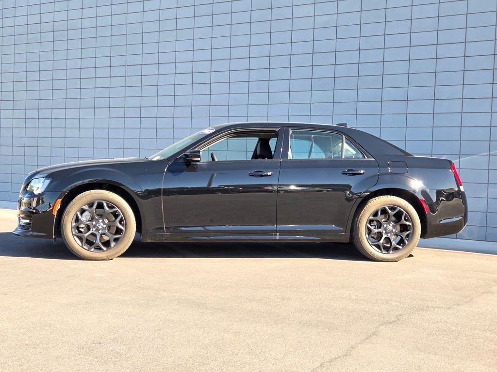 Chrysler 300 2023
