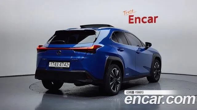 Lexus UX 2021