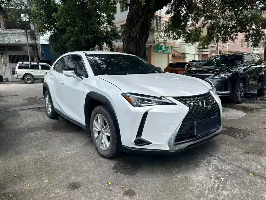 Lexus UX 2021