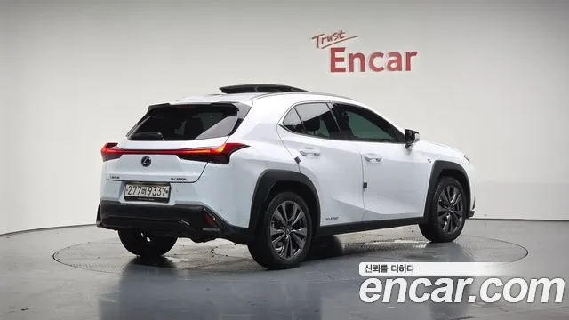 Lexus UX 2021