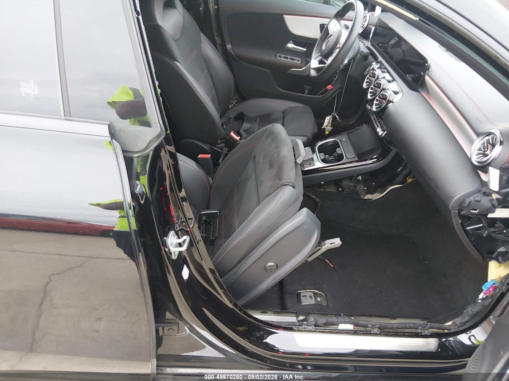 Mercedes-Benz CLA 2023