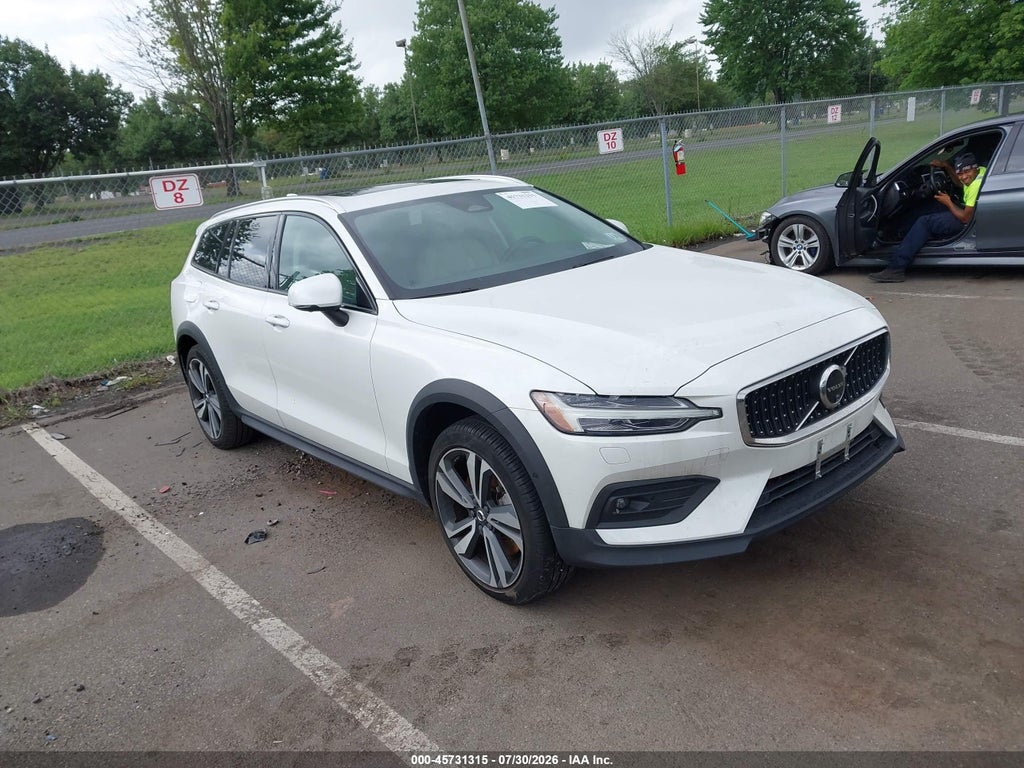 Volvo V60 Cross Country 2024