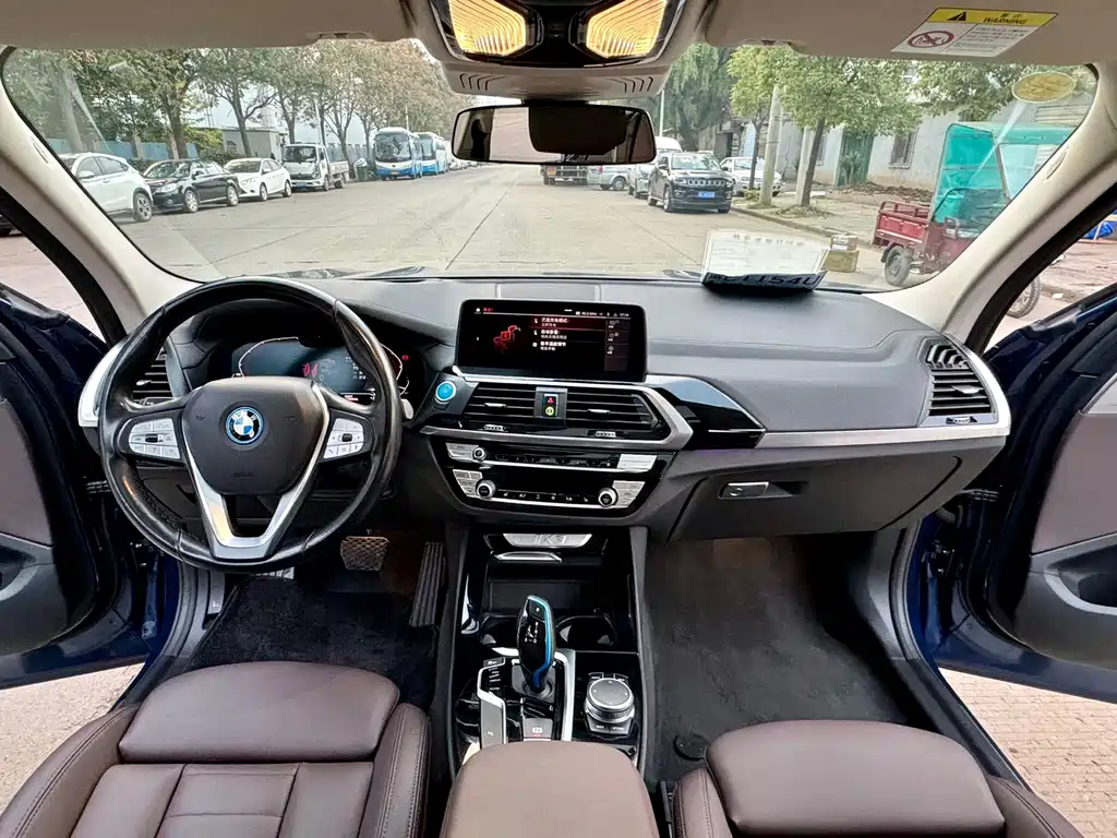 BMW iX3 2021