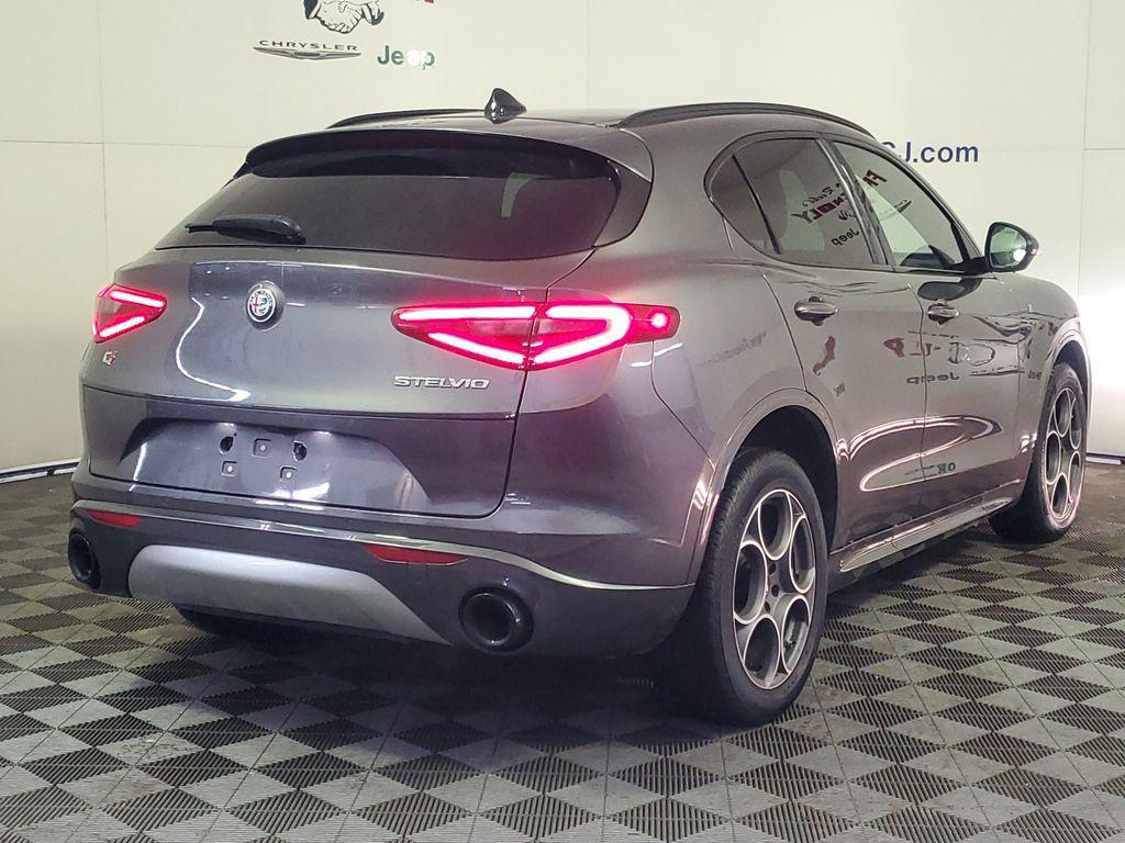Alfa Romeo Stelvio 2023