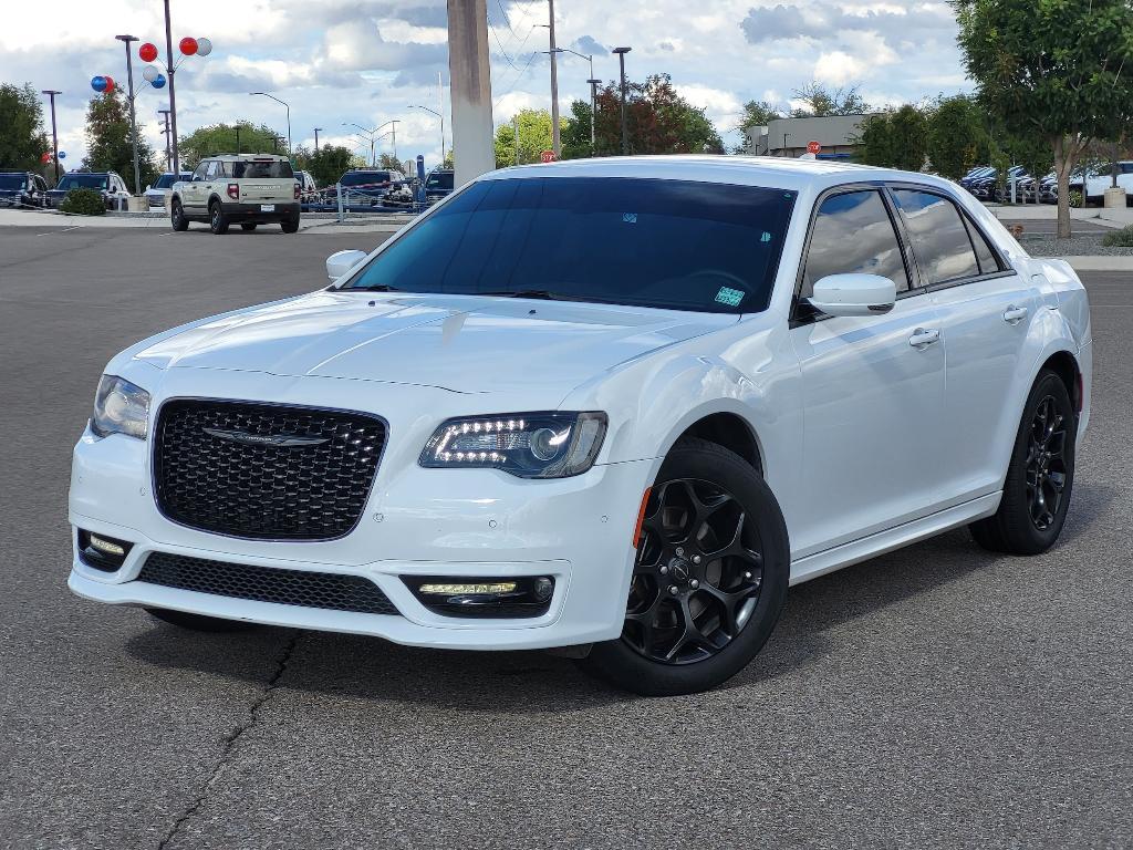 Chrysler 300 2021