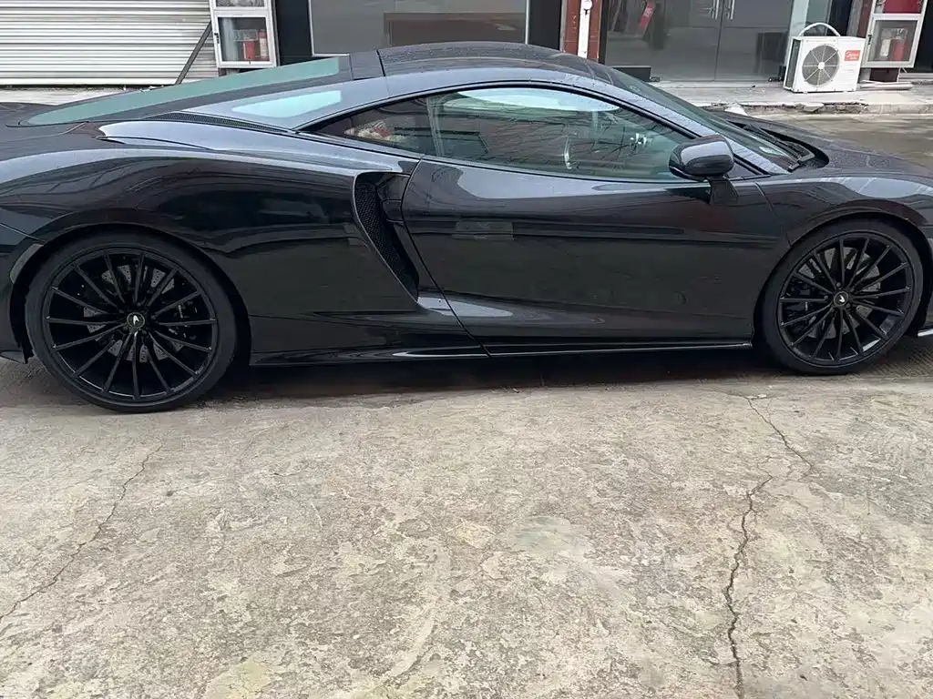 McLaren GT 2023