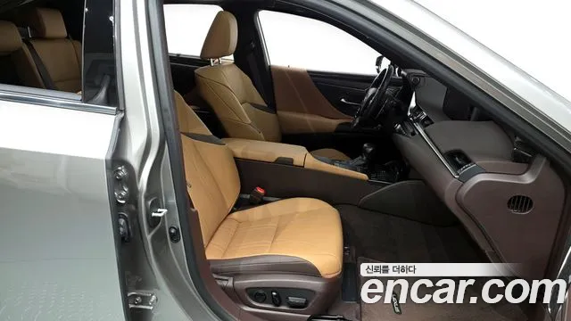 Lexus ES 2021