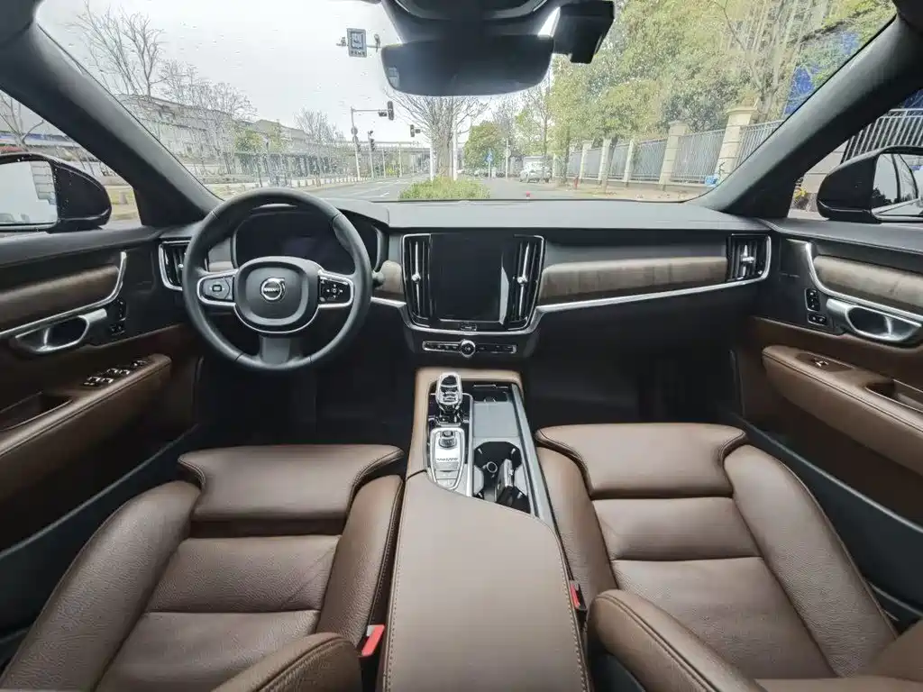 Volvo S90 2024