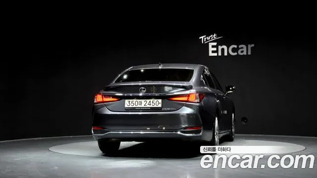 Lexus ES 2023