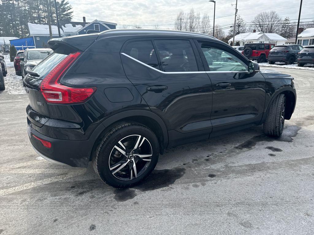 Volvo XC40 2025
