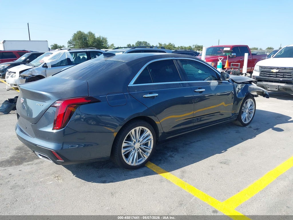 Cadillac CT4 2026