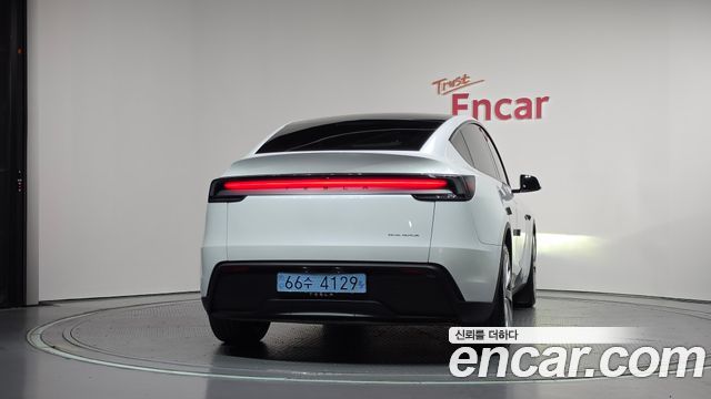 Tesla Model Y 2025