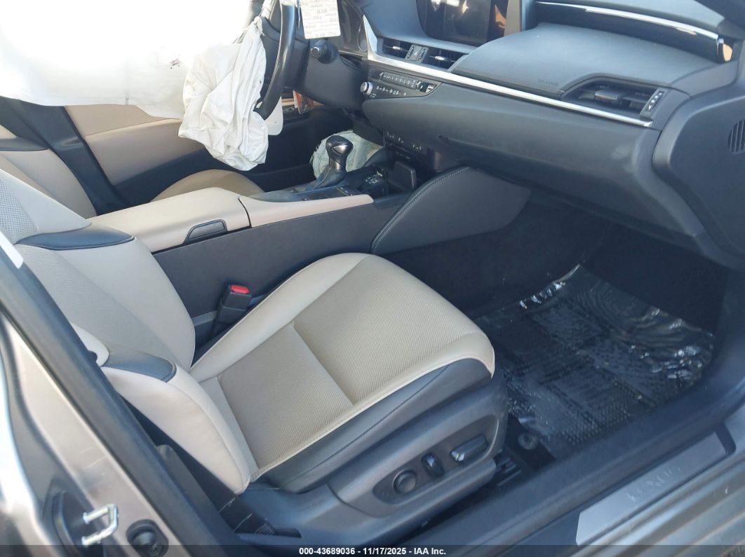 Lexus ES 2021